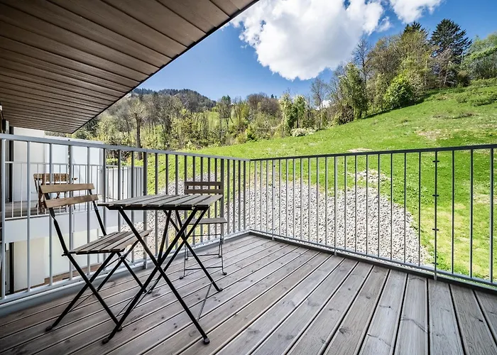 Cerna - By Emerald レ・ズッシュ